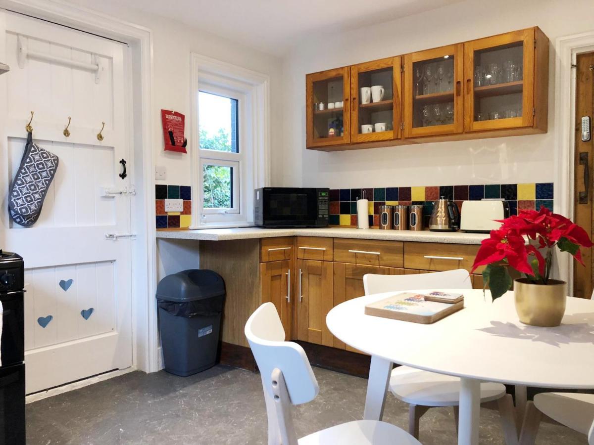 Summer Breeze. 3-Bed Apartment Close To The Beach Bournemouth Dış mekan fotoğraf